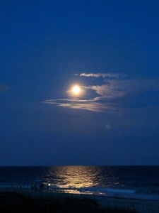 MoonOverHoldenBeach 6 27 2100hrs